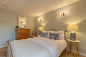 2 bedrooms, Internet, bed sheets - Albert's Cottage, Wells-next-the-Sea, Norfolk (Wells-next-the-Sea)