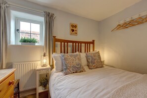 2 bedrooms, internet, bed sheets