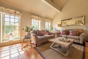 Flat-screen TV, books - The Orangery, Snettisham, Norfolk (Snettisham)