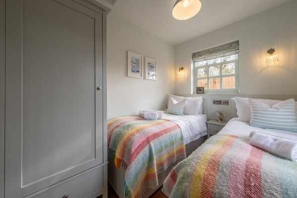 Bedroom two with twin beds - The Orangery, Snettisham, Norfolk (Snettisham)