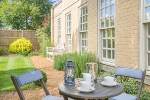 Outdoor dining - The Orangery, Snettisham, Norfolk (Snettisham)