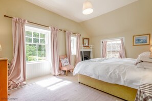 3 bedrooms, iron/ironing board, internet, bed sheets - A traditional 3 bedroomed farmhouse close to St Andrews (St Andrews)