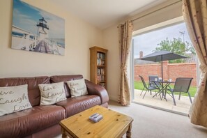 TV, DVD player, books - Gulls Nest, Wells-next-the-Sea, Norfolk (Wells-next-the-Sea)