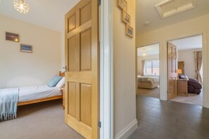 2 bedrooms, bed sheets - Gulls Nest, Wells-next-the-Sea, Norfolk (Wells-next-the-Sea)