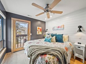 2 habitaciones, tabla de planchar con plancha y cuna de viaje 