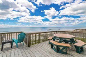 Outdoor dining - Beach Blessing South - 3BR Oceanfront Half Duplex with Mesmerizing Views! (North Topsail Beach)