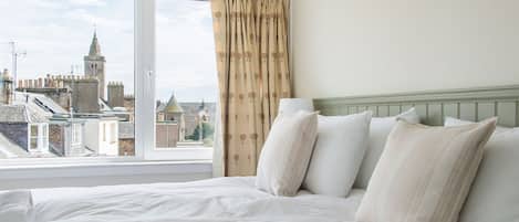 3 bedrooms, iron/ironing board, Internet, bed sheets