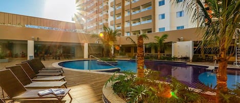 Utendørsbasseng og et oppvarmet basseng