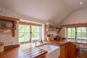 Microwave, dishwasher - Little Wells (4), North Creake, Norfolk (Fakenham)