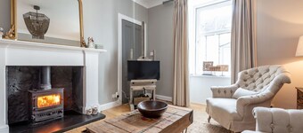 Beautifully renovated 2 bedroomed apartment