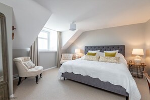 2 bedrooms, iron/ironing board, Internet, bed sheets
