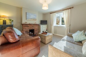 TV, DVD player - Froggy Cottage, Thornham, Norfolk (Hunstanton)