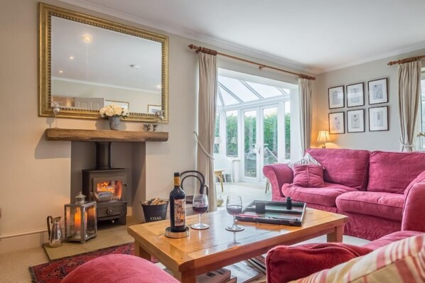 TV, fireplace - The Lifeboat House, Brancaster, Norfolk (King's Lynn)