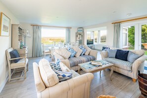 TV, fireplace - Sandpipers, Brancaster, Norfolk (King's Lynn)