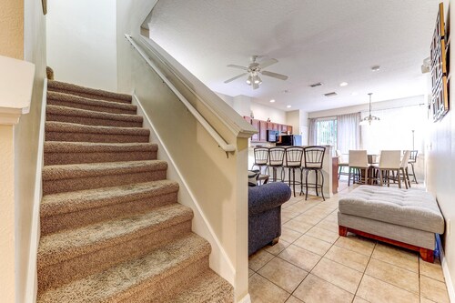 Unit 8- 3 bedroom home Crestwynd Bay- 5 minutes from Disney