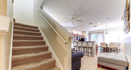 Unit 8- 3 bedroom home Crestwynd Bay- 5 minutes from Disney