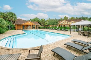 Et oppvarmet basseng