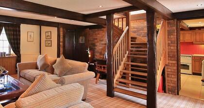 A fabulous traditional cottage - full of character - sleeps 6