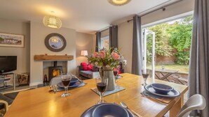 Dining - Holly Cottage, Wells-next-the-Sea, Norfolk (Wells-Next-The-Sea)