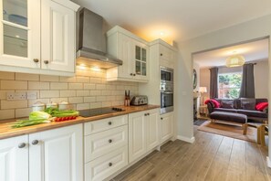 Frigorifero, microonde, forno, lavastoviglie