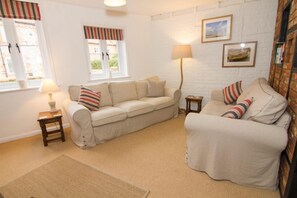 TV, fireplace, DVD player - Home Lea, Docking, Norfolk (King's Lynn)