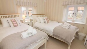 3 chambres, fer et planche à repasser, Wi-Fi gratuit, draps fournis