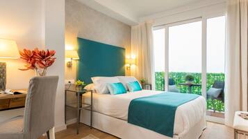 2 dormitorios, tabla de planchar con plancha, ropa de cama