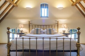 4 bedrooms, internet, bed sheets