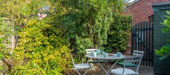 Un affascinante cottage di 300 anni con terrazza e un grazioso giardino soleggiato a Wells, accanto