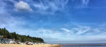 Ein charmantes 300 Jahre altes Ferienhaus auf der Terrasse mit einem schönen, sonnigen, umzäunten Garten in Wells next The