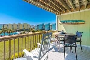 Outdoor dining - Aruba Sun - 1 BR Surf Condo - Great Views and Community Pool (Surf City)