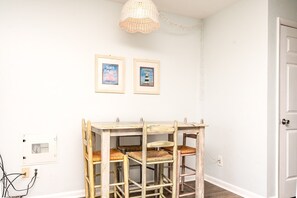 Dining - Aruba Sun - 1 BR Surf Condo - Great Views and Community Pool (Surf City)