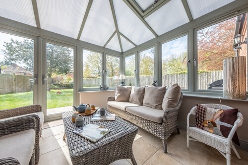 Une charmante propriété indépendante à quelques pas des pubs et des restaurants et donnant sur le port.