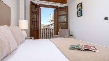 2 bedrooms, soundproofing, WiFi, bed sheets