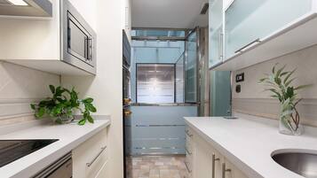 Réfrigérateur, micro-ondes, four, lave-vaisselle