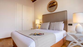 2 bedrooms, soundproofing, iron/ironing board, WiFi