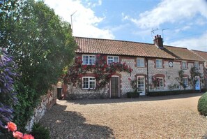 Exterior - 6 Clock Row, Thornham, Norfolk (Thornham)
