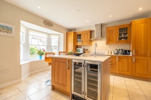 Microwave, dishwasher, high chair - Holly House, Wells-next-the-Sea, Norfolk (Wells-Next-The-Sea)
