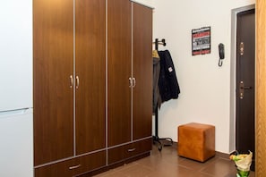 Interior - Central Flat with Balcony next to Metro, Park & Amenities (București)