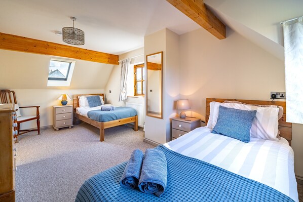 3 bedrooms, iron/ironing board, WiFi (free), bed sheets