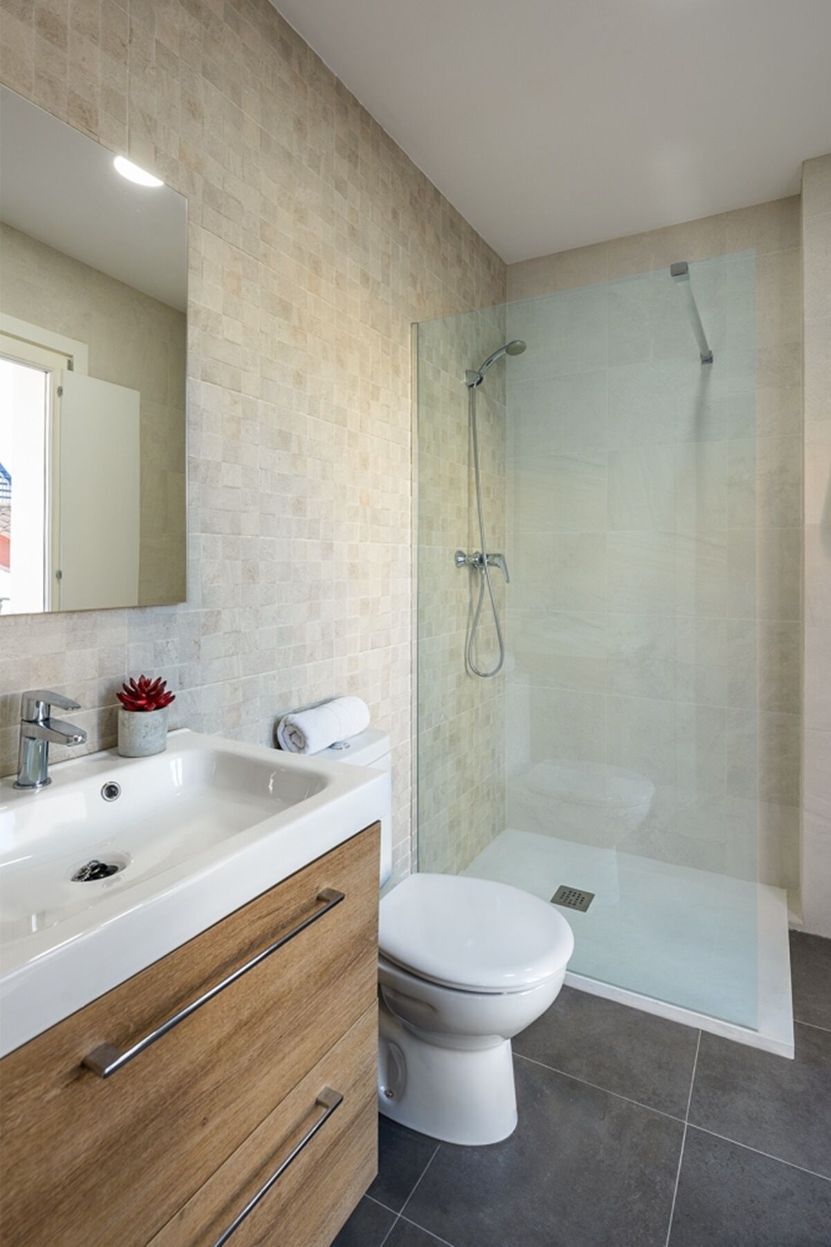 Een douche, een haardroger, handdoeken