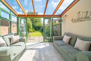 TV, books - Spinnakers, Brancaster Staithe, Norfolk (King's Lynn)
