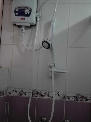 مناشف، صابون، ورق حمّام