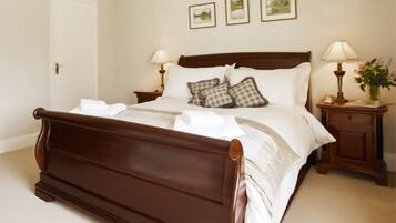 3 bedrooms, travel cot, free WiFi, bed sheets