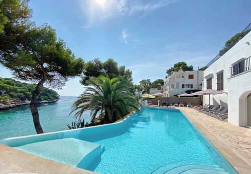 6 Lits, 6 Bains Première ligne de plage de Cala d´Or avec accès direct emplacement incroyable.