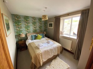 3 makuuhuonetta, silitysrauta/-lauta, Wi-Fi, vuodevaatteet