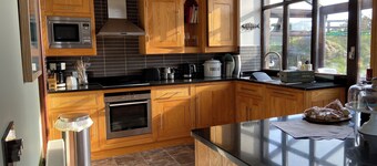 Tyan - luxury pet friendly cottage with stunning views
