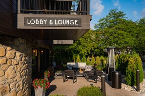 Terrace/patio - The Earl (Charlevoix)