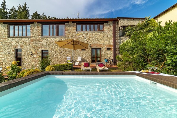 Outdoor pool - Villa San Giorgio, surrounded by greenery (Montemurlo)