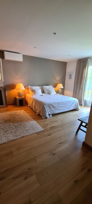 4 Schlafzimmer, Schreibtisch, Bügeleisen/Bügelbrett, Reisekinderbett